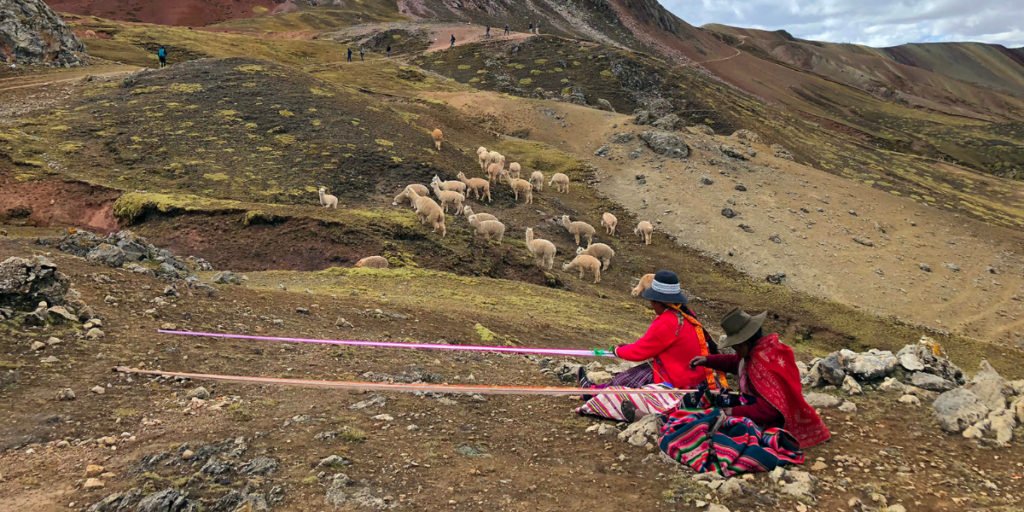 Women weaving in Peru