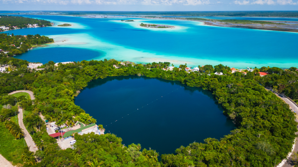 cenote azul bacalar